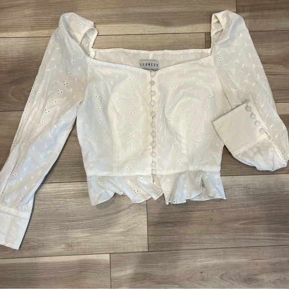 Lioness Eyelet Sweetheart Blouse - Picture 5 of 7